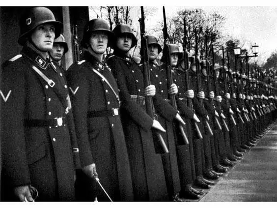 Soldados da Waffen SS