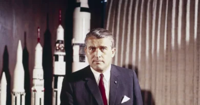 Wernher von Braun, um dos principais cientistas recrutados pelos EUA no âmbito da Operação Paperclip