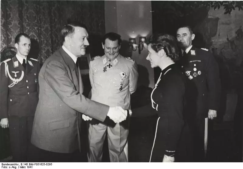 Hanna Reitsch com Adolf Hitler em 1941