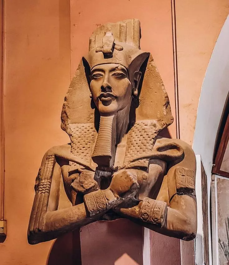 Estátua de Akhenaton