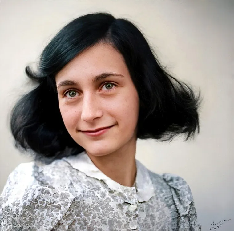 Foto de Gregorj Cocco restaurada e colorizada: Anne Frank em maio de 1942.